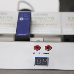 KDM-SL50 bán tự động máy dán nhãn hoạt động đơn giản dán nhỏ chai tròn Máy dán nhãn với ngày mã hóa - Product Image 5