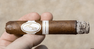 Anneaux de cigares Davidoff en papier, pour cigares dominicains courts Robusto, en vente - Product Image 3