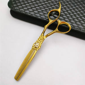 กรรไกรตัดผม CF ขนาด 6.0 นิ้ว ชุบทอง สำหรับช่างมืออาชีพ ใช้สำหรับคนถนัดขวา อุปกรณ์เสริมสวย - Product Image 3