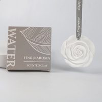 Diffuseur d'huiles essentielles en porcelaine artisanale en forme de fleur, parfum d'ambiance pour la maison, diffuseur suspendu en céramique parfumée, désodorisant pour voiture et armoire