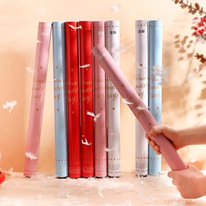 Confettis et plumes de 30 cm et 60 cm à prix réduit, lanceurs et vaporisateurs portatifs pour mariages, remises de diplômes, anniversaires et autres célébrations - Product Image 2