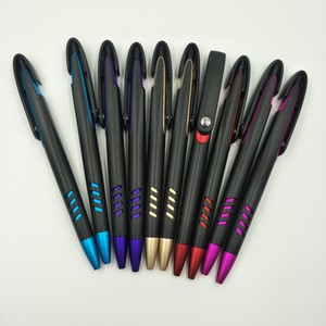 Stylo bille en plastique noir mat promotionnel spécial, bon marché, avec logo imprimé sur mesure - Product Image 2