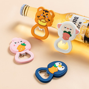 Ouvre-bouteille mignon au design magnétique en acier inoxydable avec poignée antidérapante en PVC pour bière, soda, bar à domicile, cuisine - Product Image 2