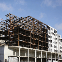 Bâtiment de bureau moderne en acier, structure résistante au vent, projet immobilier commercial préfabriqué à rendement élevé (ROI), hôpital, villa
