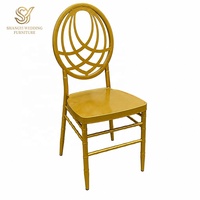 Chaise de banquet empilable en métal doré OEM ODM, chaise Chiavari durable à dossier croisé en fer pour événements de mariage, hôtels et extérieur