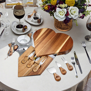 Planche à découper en bois d'acacia en forme de cœur pour la cuisine, plateau de service pour fromage, viande, fruits, plateau à charcuterie avec couteaux - Product Image 2