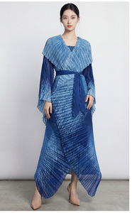 PY Nuevo Vestido de Noche Elegante Miyake Plisado con Mangas Acampanadas y Cinturón, Conjunto Largo Informal, Venta al por Mayor en Línea - Product Image 5