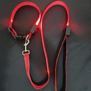 Laisse pour <span class=keywords><strong>chien</strong></span> LED, laisse pour <span class=keywords><strong>chien</strong></span> lumineuse, entièrement éclairée, rechargeable par USB, imperméable, en nylon réfléchissant, avec poignée rembourrée - Product Image 6