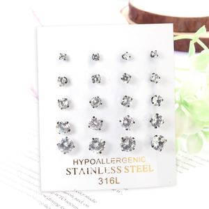 Boucles d'oreilles en acier inoxydable plaqué or 18 carats avec zircon cubique, style simple et élégant, pour femmes - Product Image 1