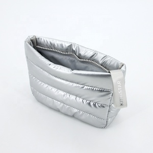 <span class=keywords><strong>2025</strong></span> Mới Tùy Chỉnh Thiết Kế Thời Trang Mềm Mại Puffy Không Thấm Nước Túi Mỹ Phẩm Bán Buôn Xuống Vải Sử Dụng Hàng Ngày Trang Điểm <span class=keywords><strong>Nylon</strong></span> Dây Kéo <span class=keywords><strong>Pouch</strong></span> - Product Image 5