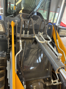 Nuevo <span class=keywords><strong>mini</strong></span> tractor excavadora trasera compacto remolcable con cargador y accesorio <span class=keywords><strong>de</strong></span> cabina <span class=keywords><strong>retroexcavadora</strong></span> 3 en 1 4x4 para la <span class=keywords><strong>venta</strong></span> en China - Product Image 5