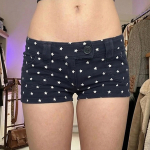 Shorts de Mezclilla de Moda Versátiles con Estampado de Estrellas Vintage Estilo Y2K, Cintura Baja y Corte Ajustado, Estilo Urbano de Verano - Product Image 1