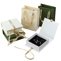 Conception de logo personnalisé Deluxe Boucle d'oreille Collier Bague Bijoux Présentoir Boîte de Rangement de Bijoux avec Ruban
