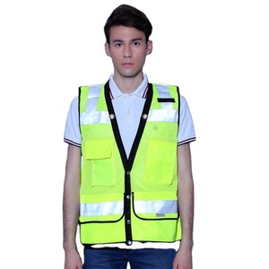 เสื้อกั๊กสะท้อนแสงขายส่ง ปรับแต่งได้ตามต้องการ เสื้อกั๊กนิรภัยสำหรับงานก่อสร้าง พร้อมพิมพ์ข้อความ เหมาะสำหรับสวมใส่เพื่อความปลอดภัยในการจราจร - Product Image 1