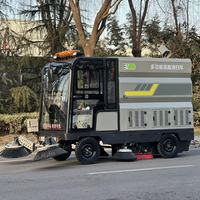 Balayeuse électrique à quatre roues avec canon à eau pour un nettoyage efficace des aéroports et des zones touristiques