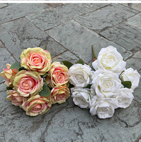 Handgefertigter 7-köpfiger Künstlicher Seidenrosenstrauß für Hochzeit, Heimdekoration, Abschlussfeier, Weihnachten und Feiertage