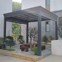 Pergola bioclimatique motorisée en aluminium avec toit ouvrant à lames orientables pour jardin, personnalisable