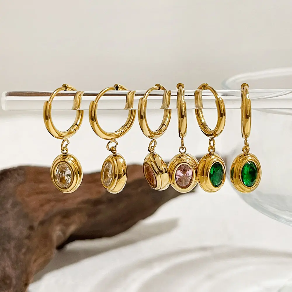 Mignonnes boucles d'oreilles pendantes en acier inoxydable zircon cubique trois couleurs délicates boucles d'oreilles en acier titane ovale émeraude Huggie Hoop (KSS460)