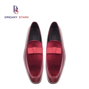 Chaussures rétro faites à la main pour l'automne, à enfiler, avec empeigne en PU rouge et velours, logo personnalisé, nœud décoratif, design léger et confortable - Product Image 4