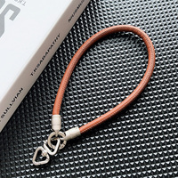 Cinturino da Polso in Pelle PU per Telefono con Gancio, Cordino Corto Monocolore Anti-Smarrimento e Linguetta Universale di Fissaggio
