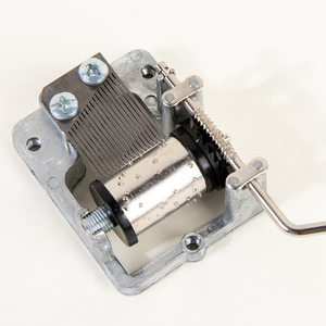 Boîte à <span class=keywords><strong>musique</strong></span> <span class=keywords><strong>en</strong></span> bois bricolage faite à <span class=keywords><strong>la</strong></span> main transfrontalière boîte à <span class=keywords><strong>musique</strong></span> <span class=keywords><strong>en</strong></span> bois rétro mignon dessin animé garçons et filles jouet ornements - Product Image 5