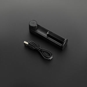 Chargeur de batterie pour <span class=keywords><strong>sabre</strong></span> <span class=keywords><strong>laser</strong></span> Nexussabers pour batteries 14500, 18650, 21700 - Product Image 2