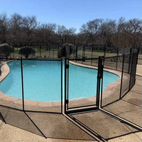 Barrière de sécurité amovible temporaire en pvc de sécurité autour de la piscine photos