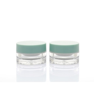 Petits contenants en plastique vides avec couvercles colorés, mini pots cosmétiques pour liquides, poudres, crèmes, lotions pour les soins de la peau - Product Image 1