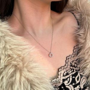 Collier pendentif cercle fleur en zircone 5A avec chaîne à maillons en argent 925, vente directe d'usine Dylam Jewelry, idéal pour cadeau de fête pour femme - Product Image 6