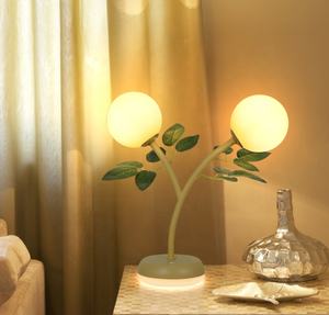 Lámpara Lunar LED de Doble Cabezal Recargable, Lámpara de Mesa de Doble Uso, Lámpara de Noche Creativa para Dormitorio Infantil, Opción Enchufable - Product Image 1