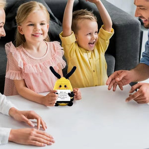 Ornamen Rajutan Lebah Positif Buatan Tangan, Hewan Peliharaan Penenang Emosional yang Lucu dengan Bokong untuk Dekorasi Kantor, Hadiah Ulang Tahun untuk Wanita - Product Image 3