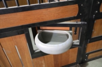 Establo de caballo ecuestre de madera de bambú estándar americano, establo portátil galvanizado para caballos