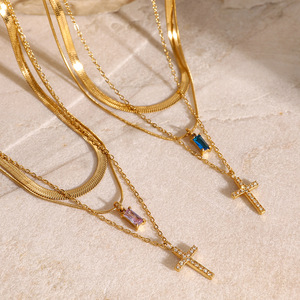 Collier en acier inoxydable triple couche PVD étanche, hypoallergénique, avec chaîne serpent plate et pendentif zircon pierre de naissance - Product Image 3