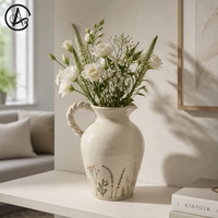 Vase en céramique vintage ARM LVG peint à la main avec des fleurs sauvages, pichet à fleurs rustique de style farmhouse avec poignée tressée pour la décoration de la table à la maison