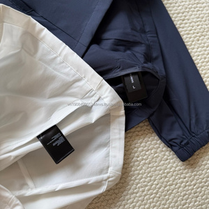 เสื้อแจ็คเก็ตกันลมน้ำหนักเบาแบบมีซิปสำหรับผู้ชาย ลายบล็อกสีสันสดใส พร้อมโลโก้สั่งทำพิเศษ เหมาะสำหรับใส่เล่นกีฬา วิ่งออกกำลังกาย หรือเป็นชุดลำลอง - Product Image 4