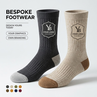 Chaussettes de sport en vrac à faible MOQ, couleurs assorties, logo personnalisé, design tricoté et brodé noir et blanc, pour hommes