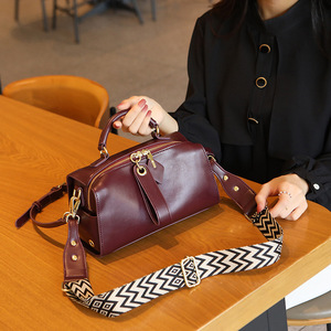 WEEKS ZPT028 Borsa a Tracolla/Crossbody da Donna in Vera Pelle, Forma a Cuscino, con Catena <span class=keywords><strong>e</strong></span> Chiusura a Cerniera, <span class=keywords><strong>Design</strong></span> di Lusso alla <span class=keywords><strong>Moda</strong></span> - Product Image 4