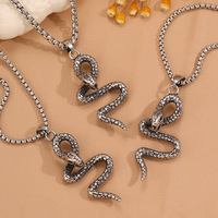 Collier Serpent Gothique en Acier Inoxydable Argent Vieilli pour Homme, Bijou Minimaliste Créatif avec Pendentif Serpent Délicat