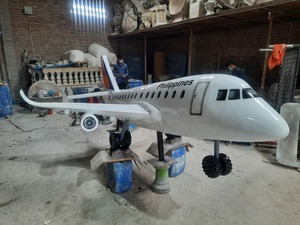 Estatua de Avión de Fibra de Vidrio en Oferta, Modelo de Aeronave, Escultura para Jardín Exterior, Hotel, Resort, Oficina, Disponible para la Venta - Product Image 3