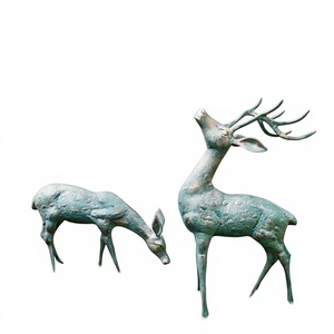 Sculpture de rennes et de cerises en métal, très demandée, pour décoration de jardin, exposition au sol, taille réelle, figurine animale personnalisée, finition patinée - Product Image 1