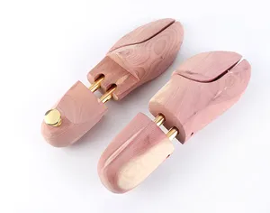 2020 hot saleLotus Wholesale Wood Spring Adjustable men or women cedar Shoes Tree with metal