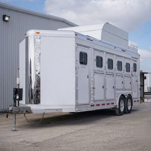 Remolque Blanco de 2 Ejes para Ganado con Pared Lateral Desmontable y Múltiples Compartimentos para el Transporte de Caballos, Vacas, Ovejas y Cerdos - Product Image 1