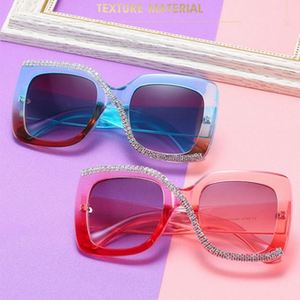 Gafas de Sol Cuadradas Vintage de Lujo con Logotipo Personalizado, Venta al Por Mayor de Fábrica, Gafas de Sol de Diamantes Extra Grandes con Protección UV400 para Mujer - Product Image 3