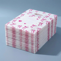 Sac de courses en plastique HDPE opaque durable avec soufflets latéraux imprimés, poignée et poignée découpée pour l'épicerie, la vente au détail et l'emballage cadeau