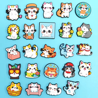 Breloques de chaussures en PVC avec chat mignon de dessin animé de créateur personnalisable différentes couleurs vente en gros d'accessoires de breloque de sabot pour la position supérieure