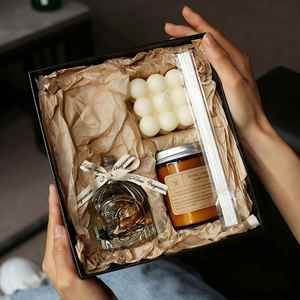 Set de Regalo de Lujo para el Cuidado Personal con Luces LED de Hadas, Vela Aromática, Difusor de Varillas, Vela de Burbujas, Caja de Regalo para Cumpleaños, Personalizable - Product Image 2