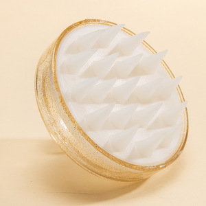 Brosse à cheveux massante pour cuir chevelu Wanmei, en silicone translucide, à dents souples, fonction massage, finition or et argent brillants - Product Image 2