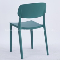 Chaise de salle à manger contemporaine en plastique PP léger, chaise de restaurant en plastique colorée empilable, chaises de piscine