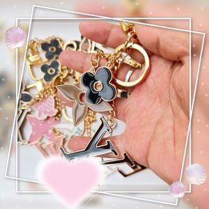Llavero de metal esmaltado de moda con letra del alfabeto <span class=keywords><strong>griego</strong></span>, colgante Sigma de hermandad con diamante y cierre de mosquetón, dijes de diseñador - Product Image 4