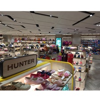 Présentoir mural de kiosque de magasin de chaussures en métal/bois personnalisé LUX avec étagères à chaussures et garantie de 5 ans pour les magasins de détail